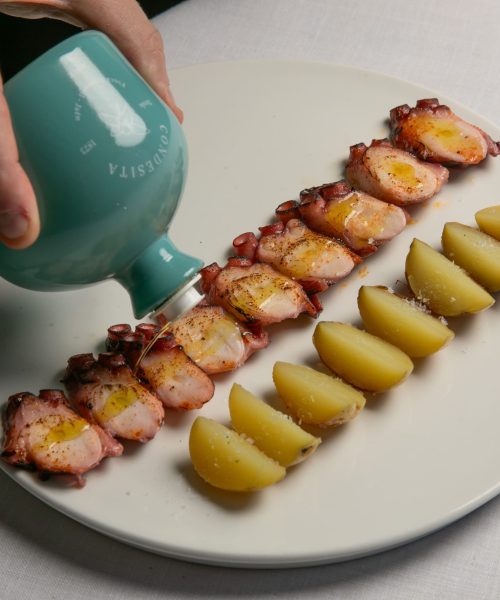 pulpo en el restaurante marisqueria